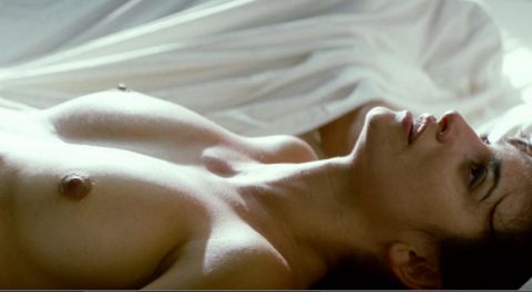 ペネロペ・クルス乳首ヌードおっぱい濡れ場エロ画像02「抱擁のかけら」