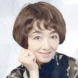 真梨邑ケイ